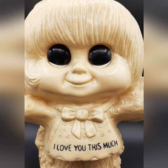 1973 Russ Berrie I Love You This Much Blow Mold Big Eyes Girl 11'' Tall #708 - Picture 2 of 7